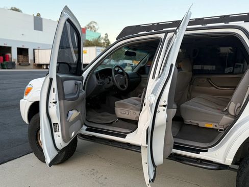 Used 2006 Toyota Sequoia SR5 AWD/4WD image 25
