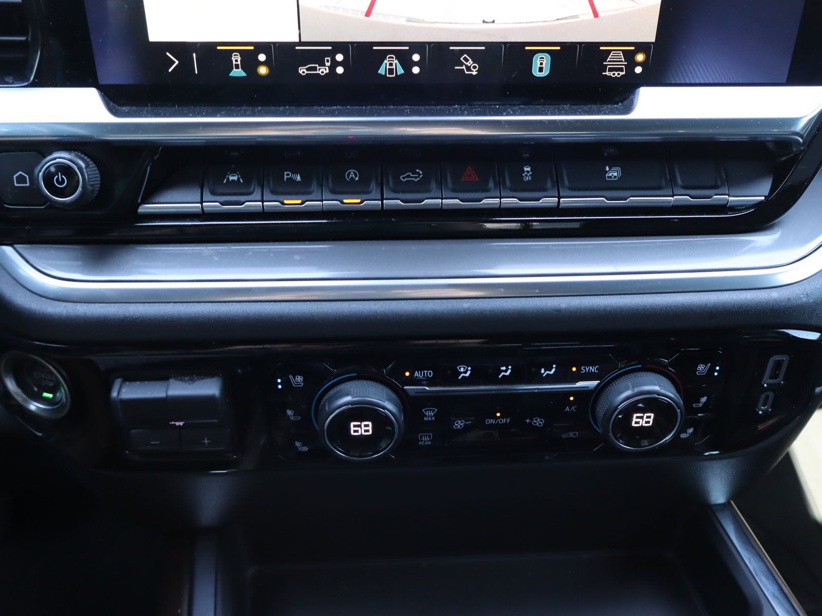 Used 2023 Chevrolet Silverado 1500 High Country w/ Technology Package AWD/4WD image 31