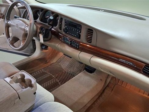 Used 2004 Buick Le Sabre Custom image 17