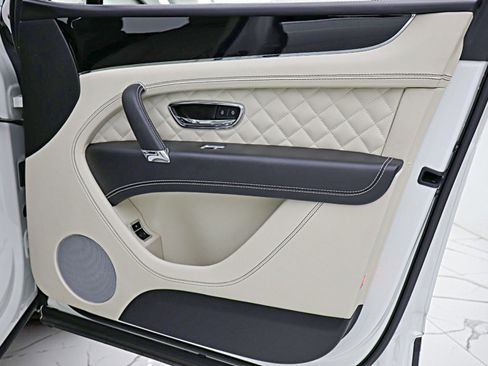Certified 2017 Bentley Bentayga AWD/4WD image 44