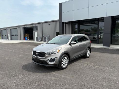 Used 2017 Kia Sorento AWD image 7