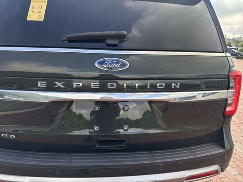 Used 2023 Ford Expedition Limited RWD image 9