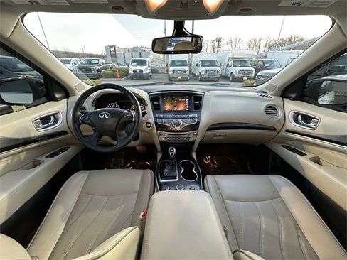 Used 2019 INFINITI QX60 Luxe w/ Essential Package image 3