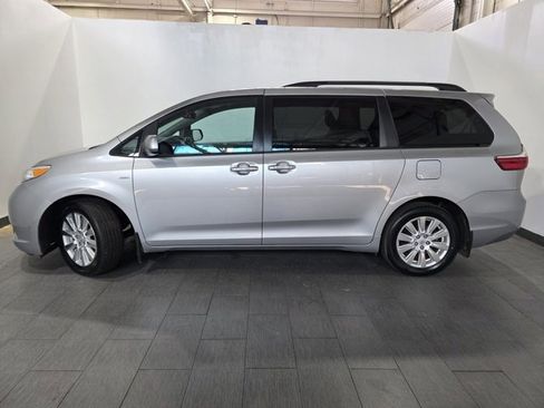 Used 2017 Toyota Sienna XLE w/ XLE Navigation Package image 2