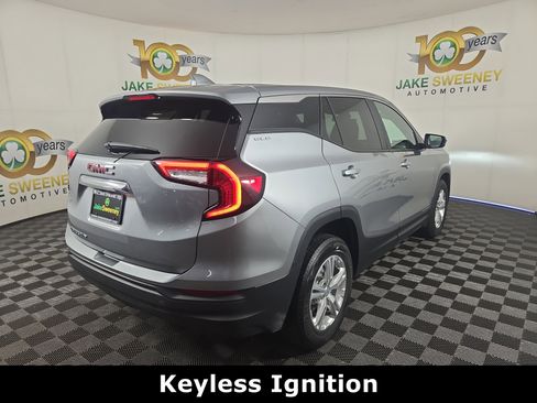 Used 2024 GMC Terrain SLE image 8