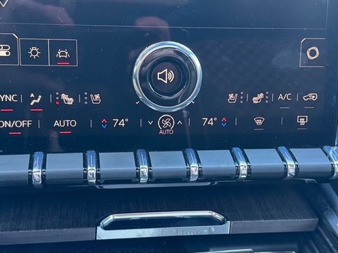 Used 2025 GMC Acadia Denali w/ Super Cruise Package image 25