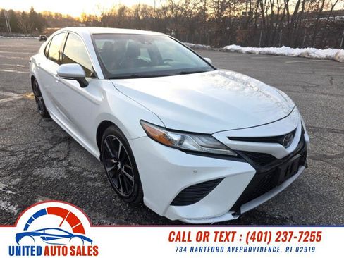 Used 2018 Toyota Camry XSE image 7