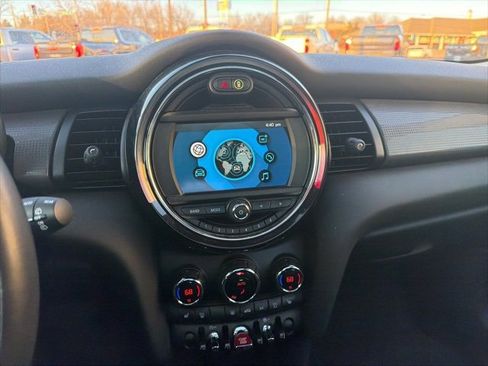 Used 2021 MINI Cooper 4-Door Hardtop w/ Storage Package image 47