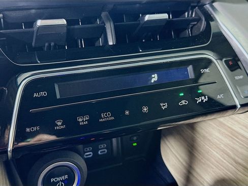 Used 2023 Toyota Venza Limited image 27