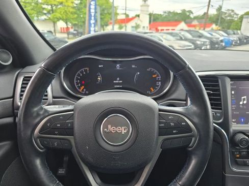 Used 2018 Jeep Grand Cherokee Laredo AWD/4WD image 11