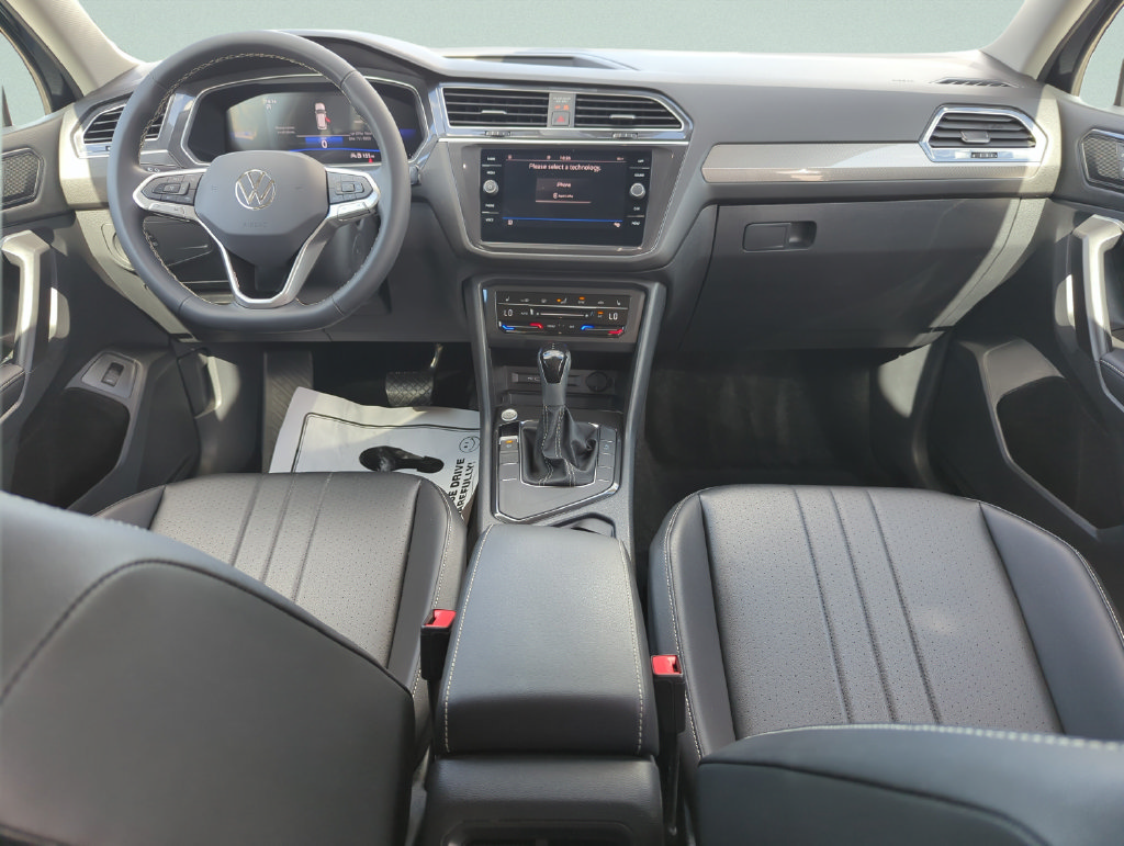 Used 2024 Volkswagen Tiguan SE FWD image 25