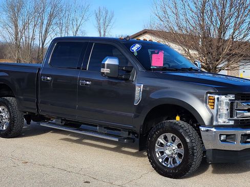 Used 2019 Ford F250 XLT w/ XLT Premium Package image 2