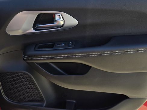 New 2026 Chrysler Pacifica Limited w/ S Appearance Package FWD image 8