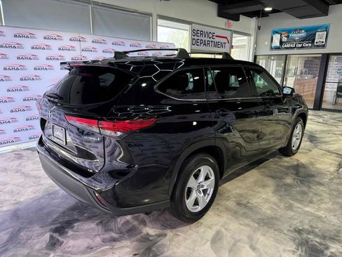 Used 2022 Toyota Highlander LE FWD image 7