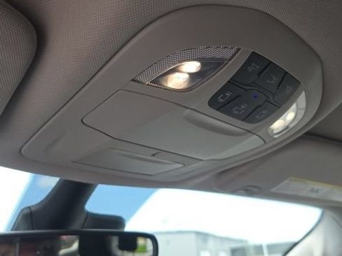 Used 2024 Chrysler Pacifica Limited FWD image 22