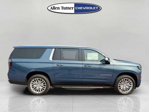 New 2026 Chevrolet Suburban Premier image 3