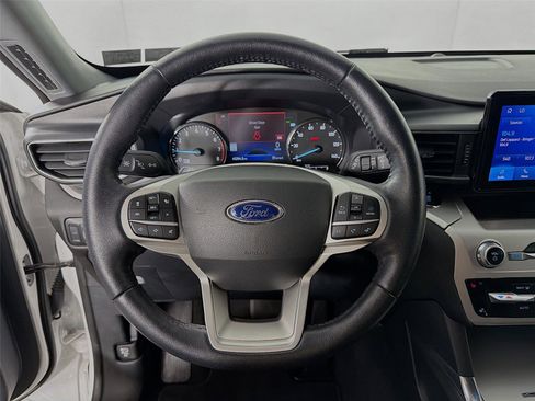 Used 2022 Ford Explorer XLT w/ Equipment Group 202A image 12