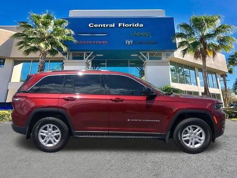 Certified 2024 Jeep Grand Cherokee Laredo AWD/4WD image 4