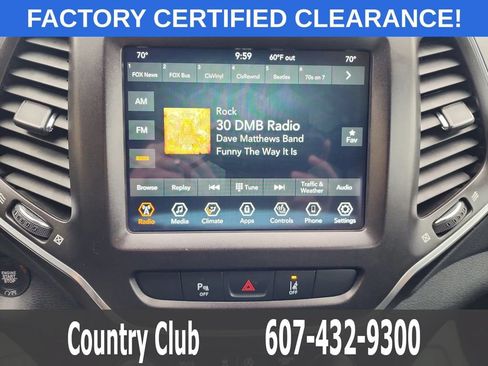 Used 2021 Jeep Cherokee Trailhawk AWD/4WD image 16