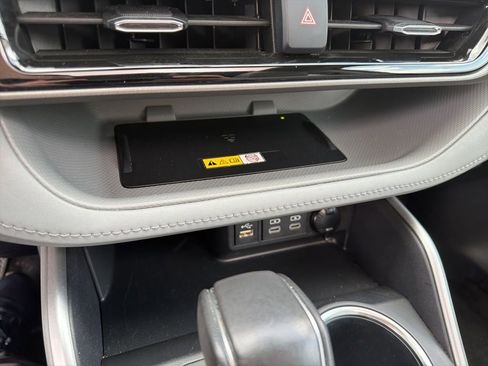 Used 2023 Toyota Highlander XLE image 8