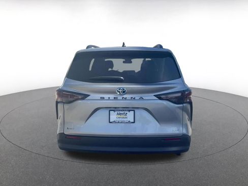 Used 2025 Toyota Sienna XLE image 12
