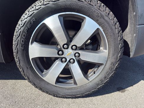 Used 2019 Chevrolet Traverse LT w/ LT Premium Package FWD image 9