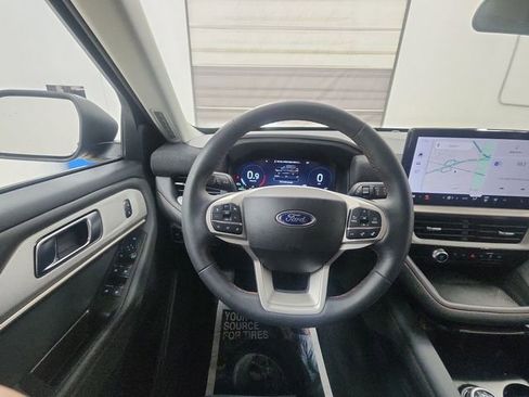 Used 2025 Ford Explorer Active w/ Active Comfort Package image 12