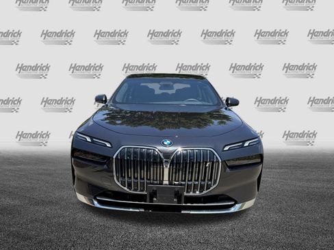 Used 2023 BMW i7 xDrive60 AWD/4WD image 3