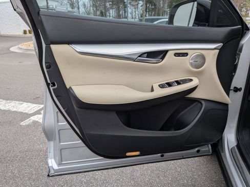 Used 2019 INFINITI QX50 Essential w/ Premium Heat Package image 12