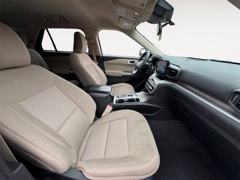 Used 2022 Ford Explorer XLT image 15