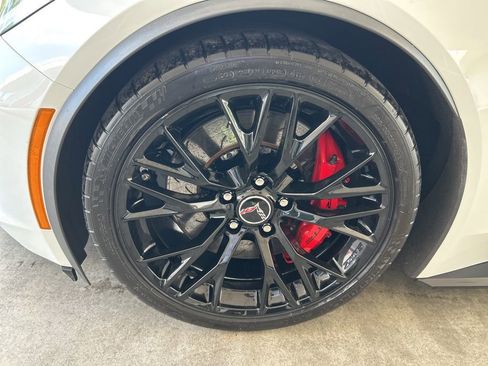 Used 2015 Chevrolet Corvette Z06 w/ 3LZ Preferred Equipment Group image 17