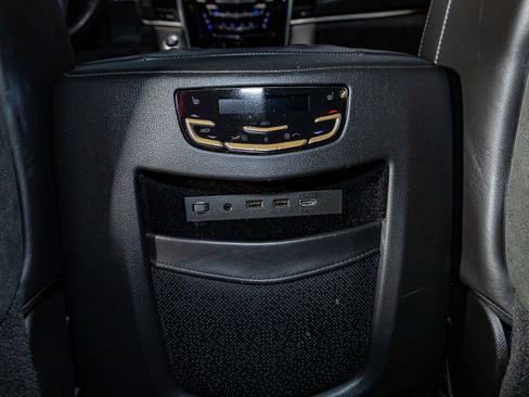 Used 2019 Cadillac Escalade Platinum image 19