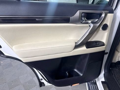 Used 2022 Lexus GX 460 Luxury w/ Sport Design Package AWD/4WD image 20