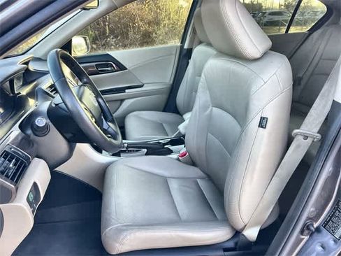 Used 2017 Honda Accord Touring image 11