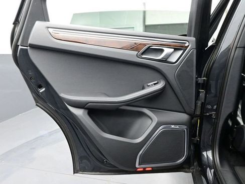 Certified 2023 Porsche Macan S image 13