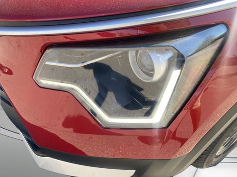 New 2025 Kia Niro EX image 16