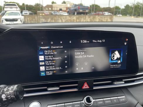 Used 2025 Hyundai Elantra Limited FWD image 19
