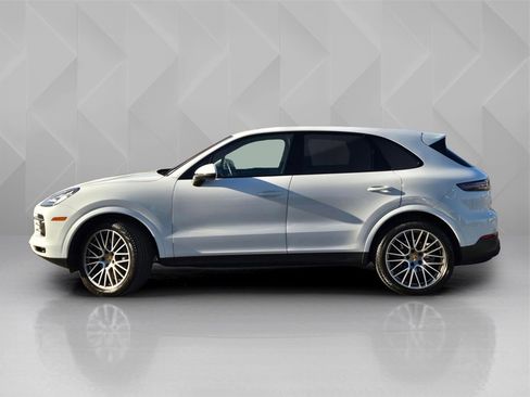 Used 2023 Porsche Cayenne Platinum Edition image 3