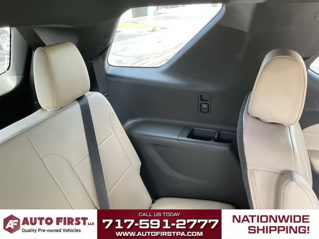 Used 2023 Chevrolet Traverse LT w/ LT Premium Package AWD/4WD image 18