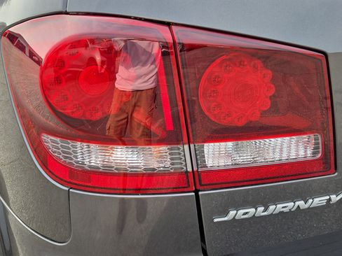 Used 2020 Dodge Journey Crossroad w/ Popular Equipment Group image 11