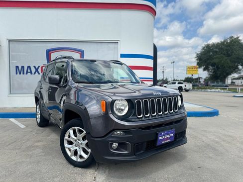 Used 2018 Jeep Renegade Latitude AWD/4WD image 17