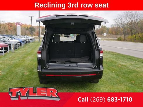 Used 2022 Lincoln Navigator Reserve AWD/4WD image 15