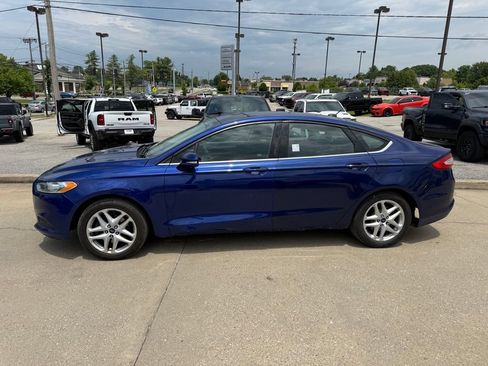 Used 2016 Ford Fusion SE FWD image 9