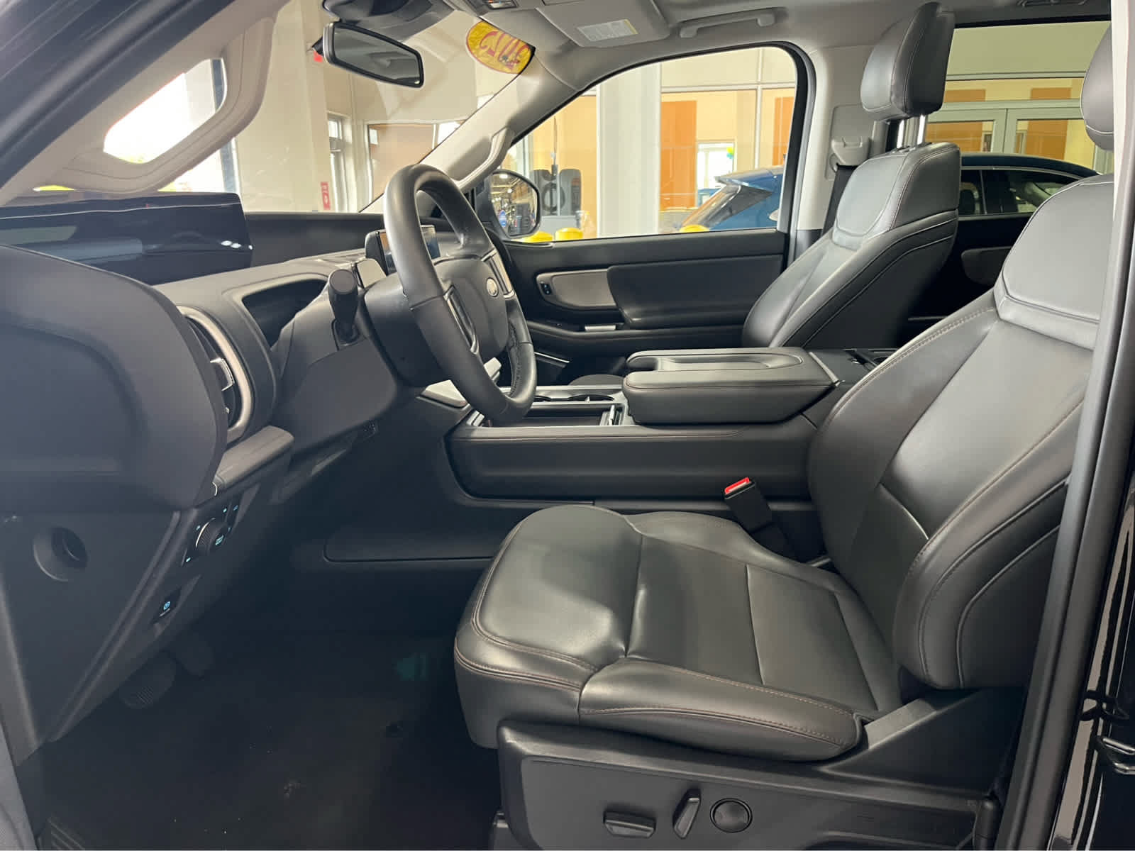 Used 2025 Ford Expedition Active AWD/4WD image 22