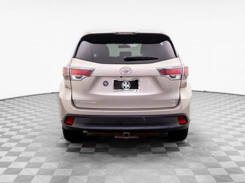 Used 2015 Toyota Highlander LE image 4