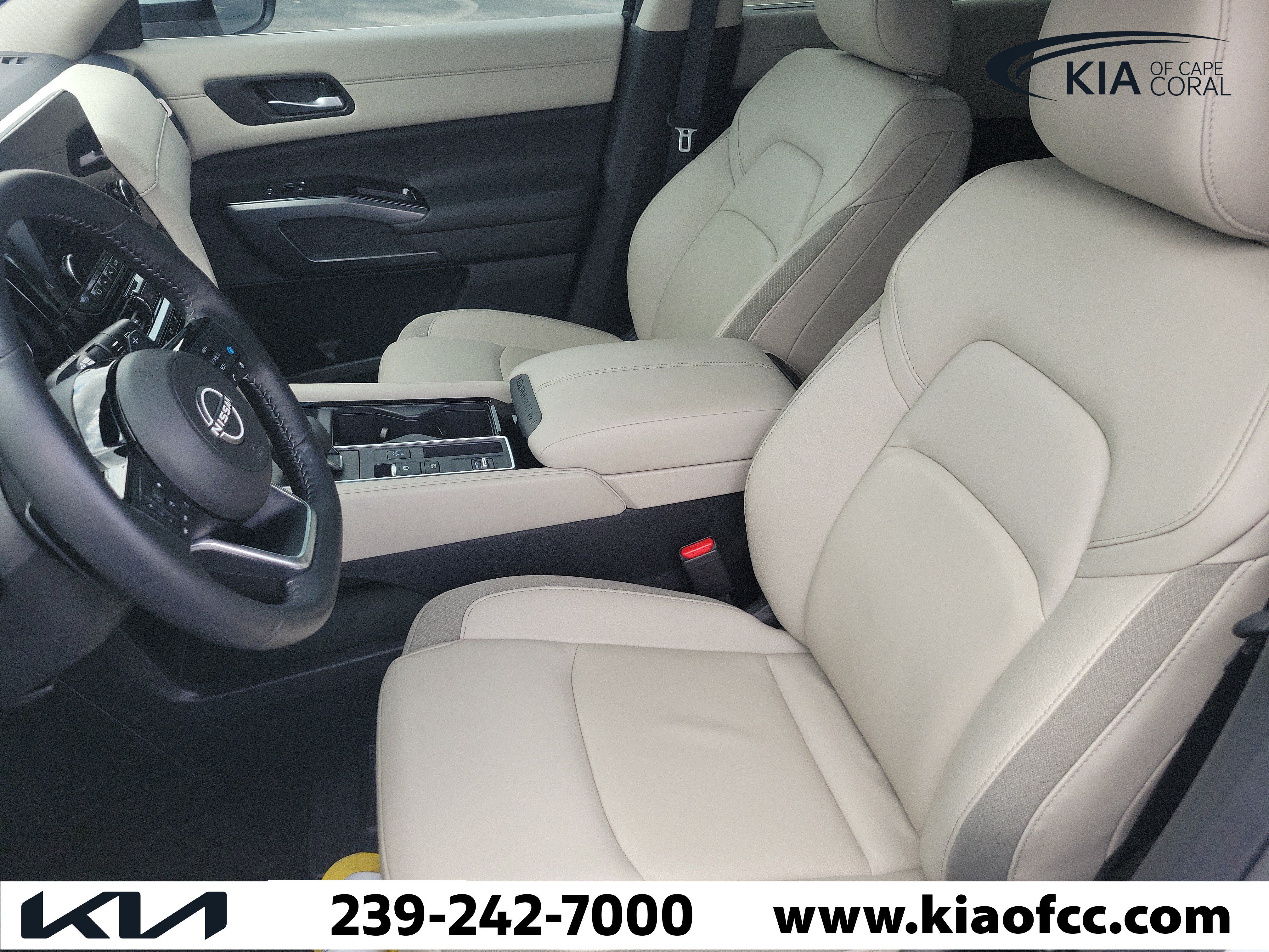 Used 2025 Nissan Pathfinder SL w/ Black Appearance Package FWD image 23