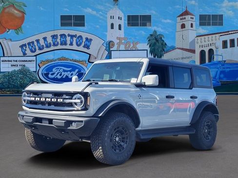New 2026 Ford Bronco Outer Banks w/ Sasquatch Package AWD/4WD image 2