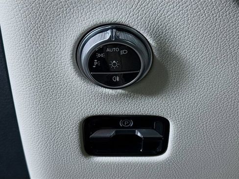 Used 2023 Mercedes-Benz GLC 300 4MATIC image 10