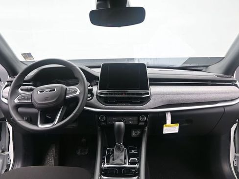 Used 2025 Jeep Compass Sport w/ Mopar Graphics Package image 17