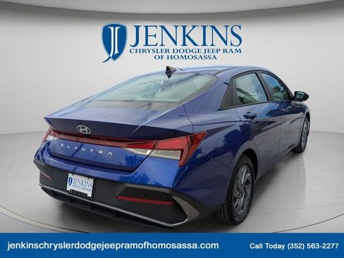 Used 2024 Hyundai Elantra SEL FWD image 4